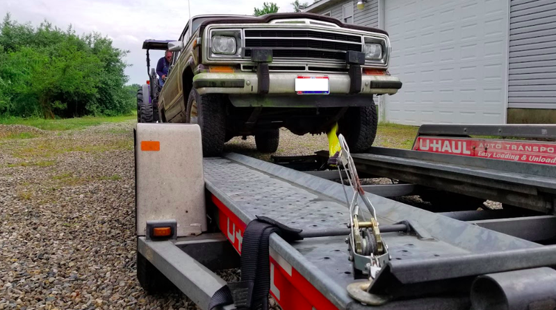 Illustration for article titled What It Was Like Towing a Free Jeep Grand Wagoneer With the 2020 Jeep Gladiator